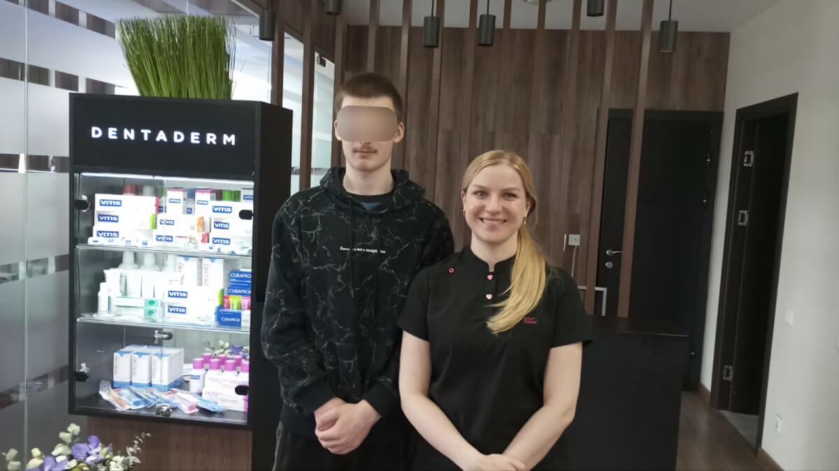 Відновлення зубів Бориса (повернутого з ТОТ) в “DentaDerm” продовжується!