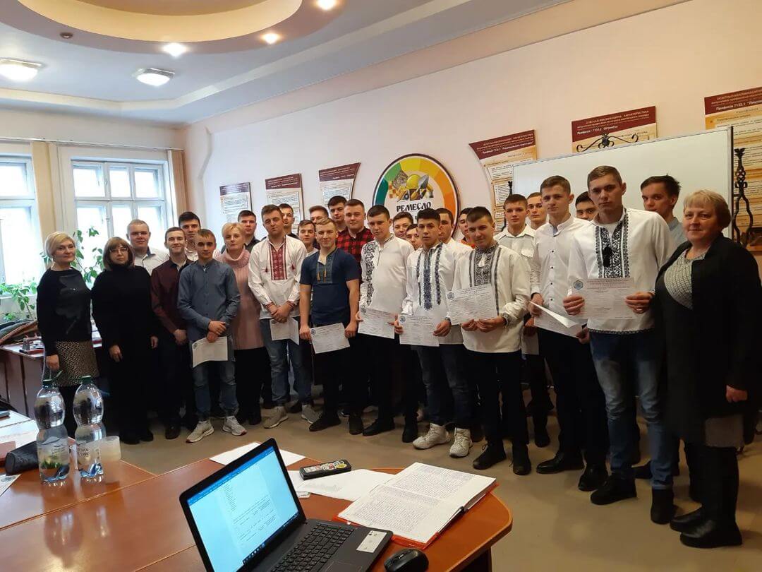 Вітаємо випускника проєкту “Успішний старт” Володю Г. з отриманням диплому