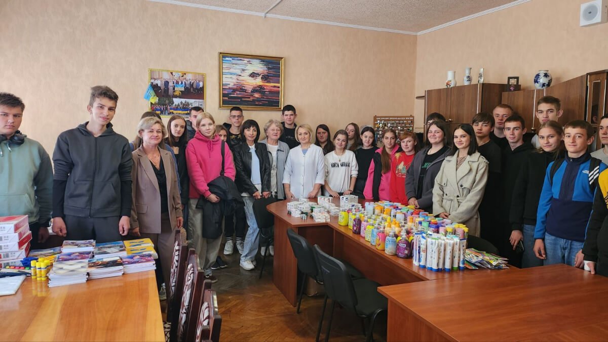 Вони чекають на нашу підтримку (english version below)
