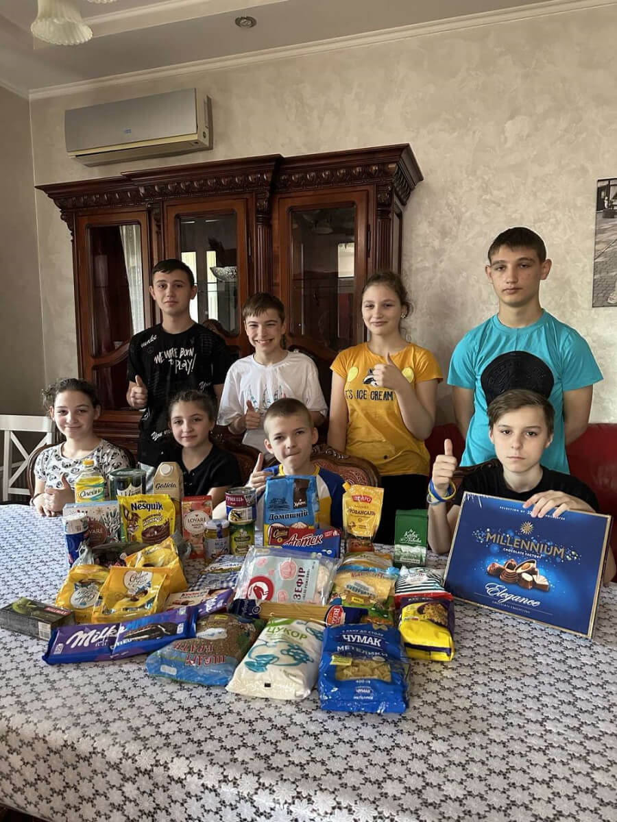 Смаколики від канадців для ДБСТ Камишан